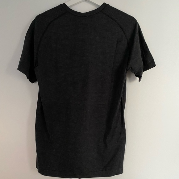 Lululemon Metal Vent Tech Short-Sleeve Shirt (black, S) - Picture 2 of 2
